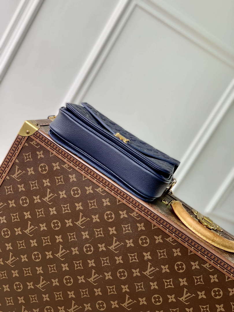 LV M41487 Louis Vuitton Pochette M¨¦tis Handbag Dark Blue