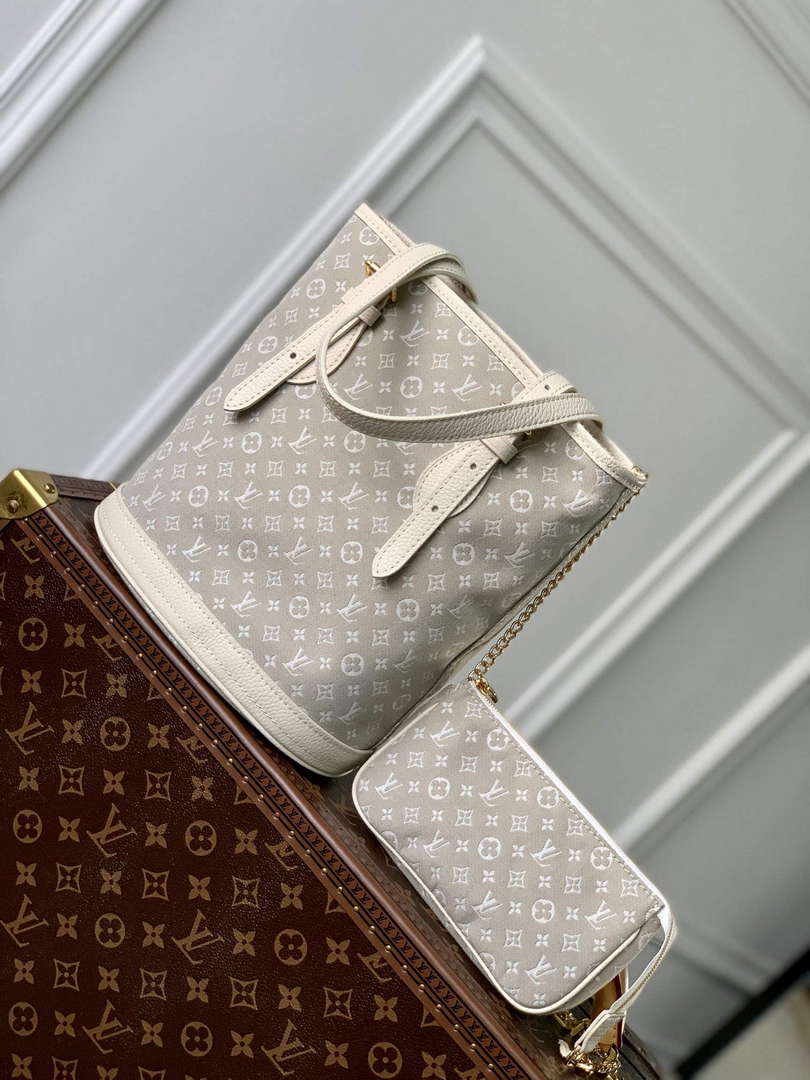 LV M42238 Louis Vuitton Bucket PM Tote Bag White - Default Title - View 1