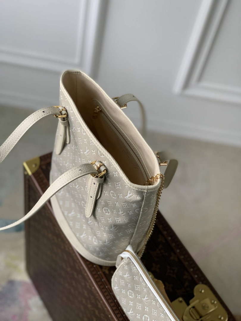 LV M42238 Louis Vuitton Bucket PM Tote Bag White - Default Title - View 4