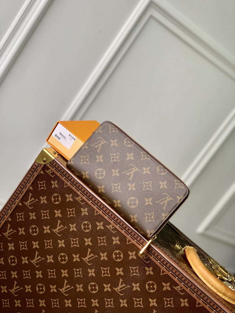 LV M42616 Louis Vuitton Zippy Wallet Monogram coated canvas