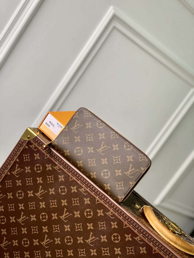 LV M42616 Louis Vuitton Zippy Wallet Monogram coated canvas