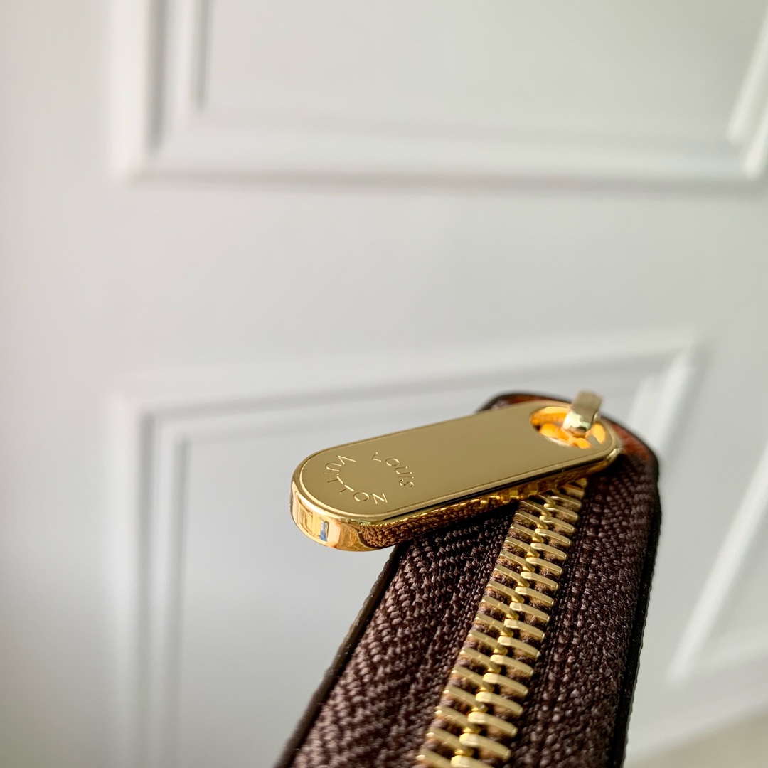 LV M42616 Louis Vuitton Zippy Wallet Monogram coated canvas