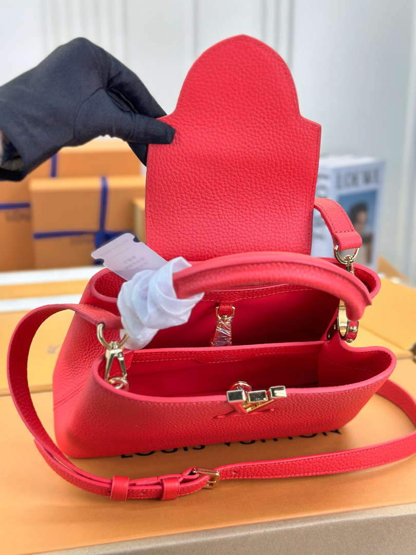 LV M43935 Louis Vuitton Capucines BB Handbag Taurillon Red