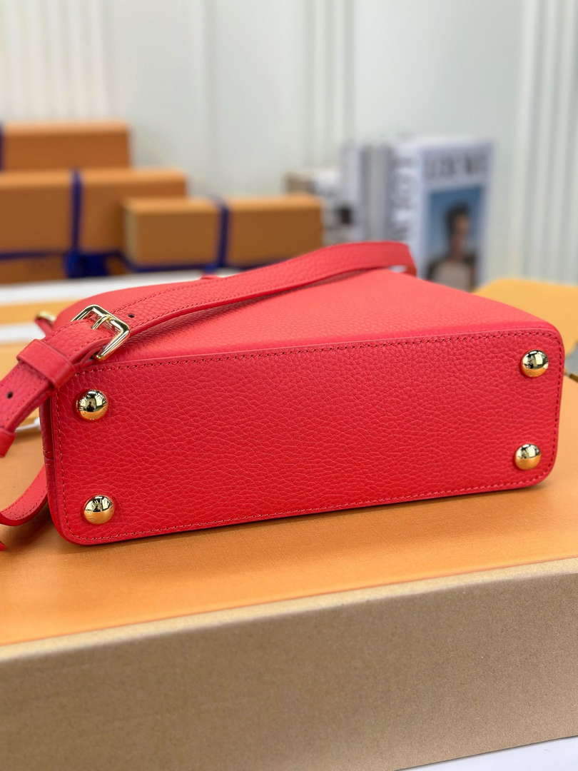 LV M43935 Louis Vuitton Capucines BB Handbag Taurillon Red