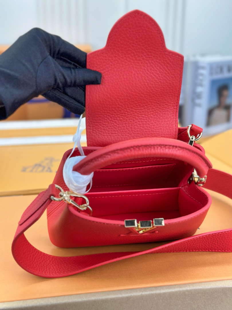 LV M43935 Louis Vuitton Capucines Mini Handbag Taurillon Red - Default Title - View 5