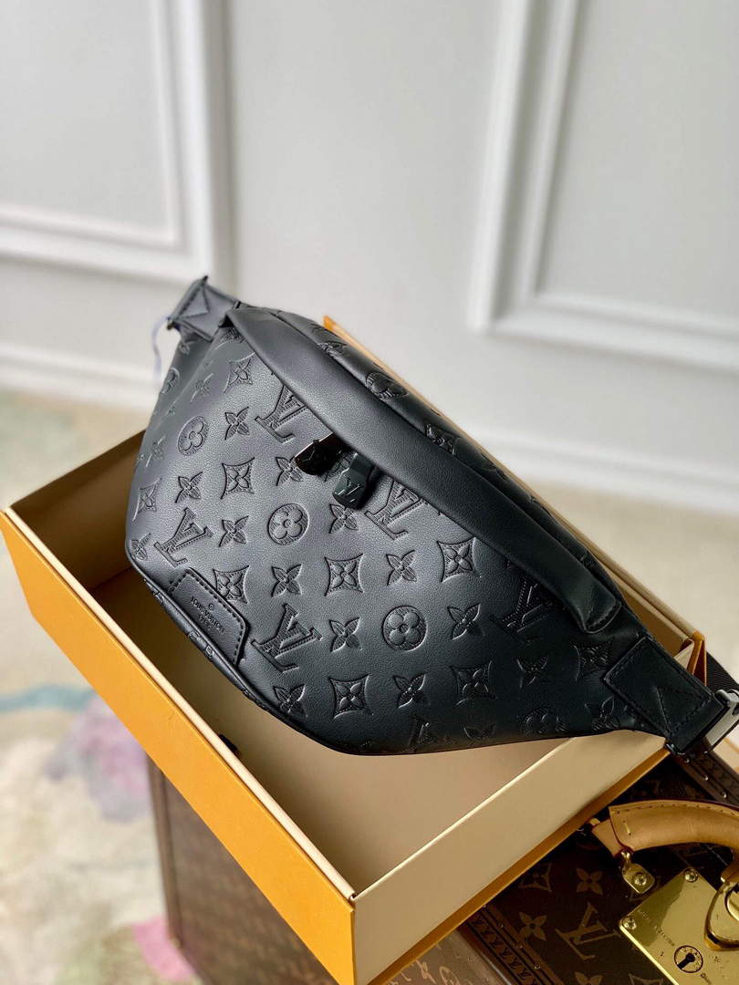 LV M44388 Louis Vuitton Discovery Bumbag Crossbody Black - Default Title - View 1