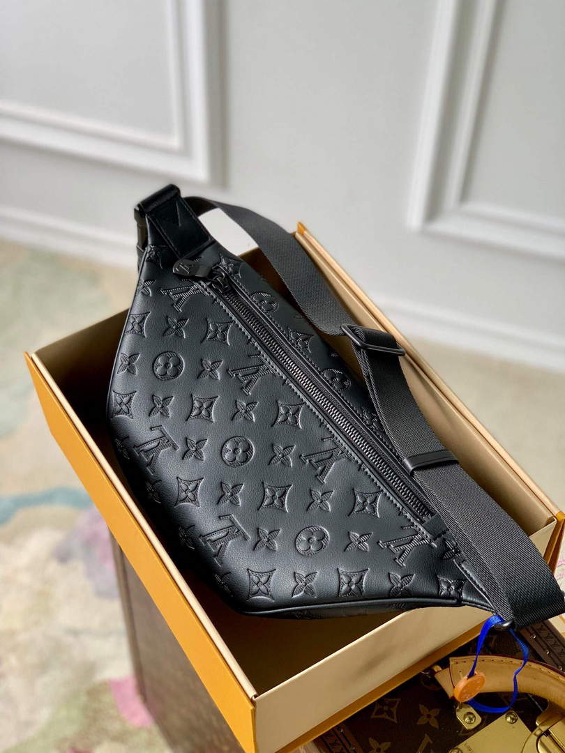 LV M44388 Louis Vuitton Discovery Bumbag Crossbody Black - Default Title - View 2