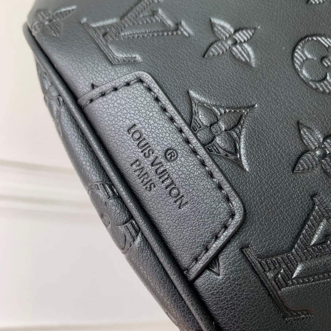 LV M44388 Louis Vuitton Discovery Bumbag Crossbody Black - Default Title - View 3