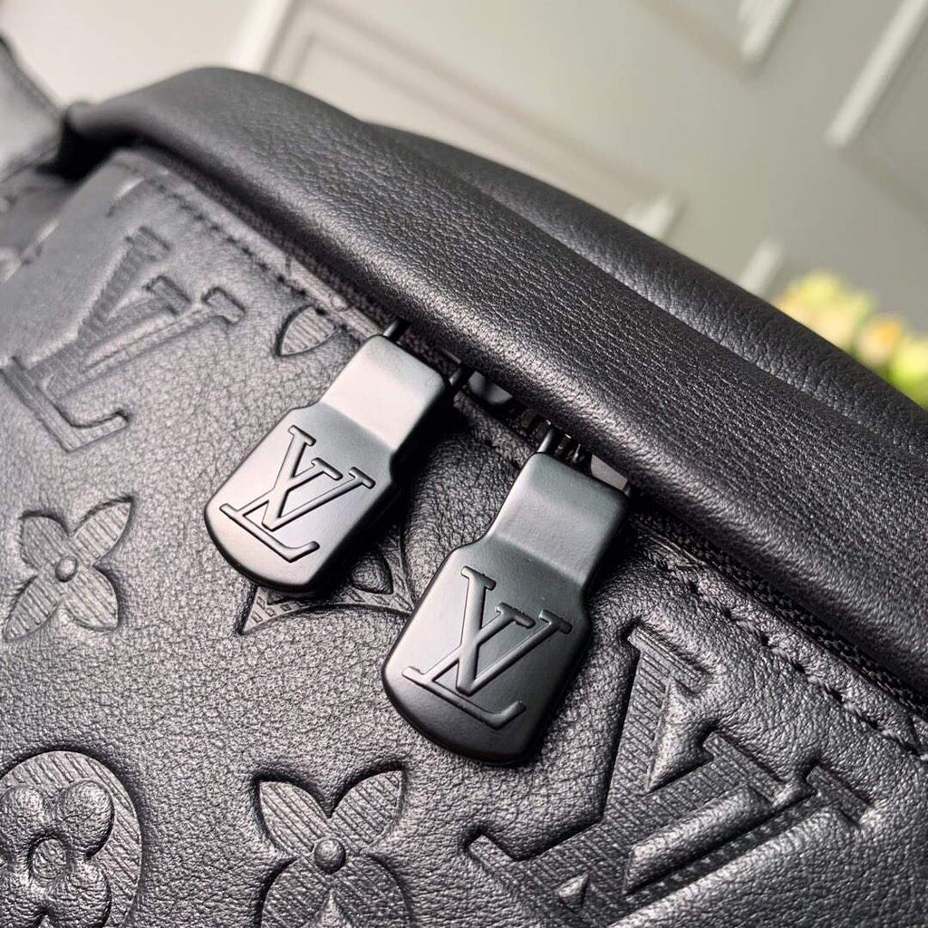 LV M44388 Louis Vuitton Discovery Bumbag Black