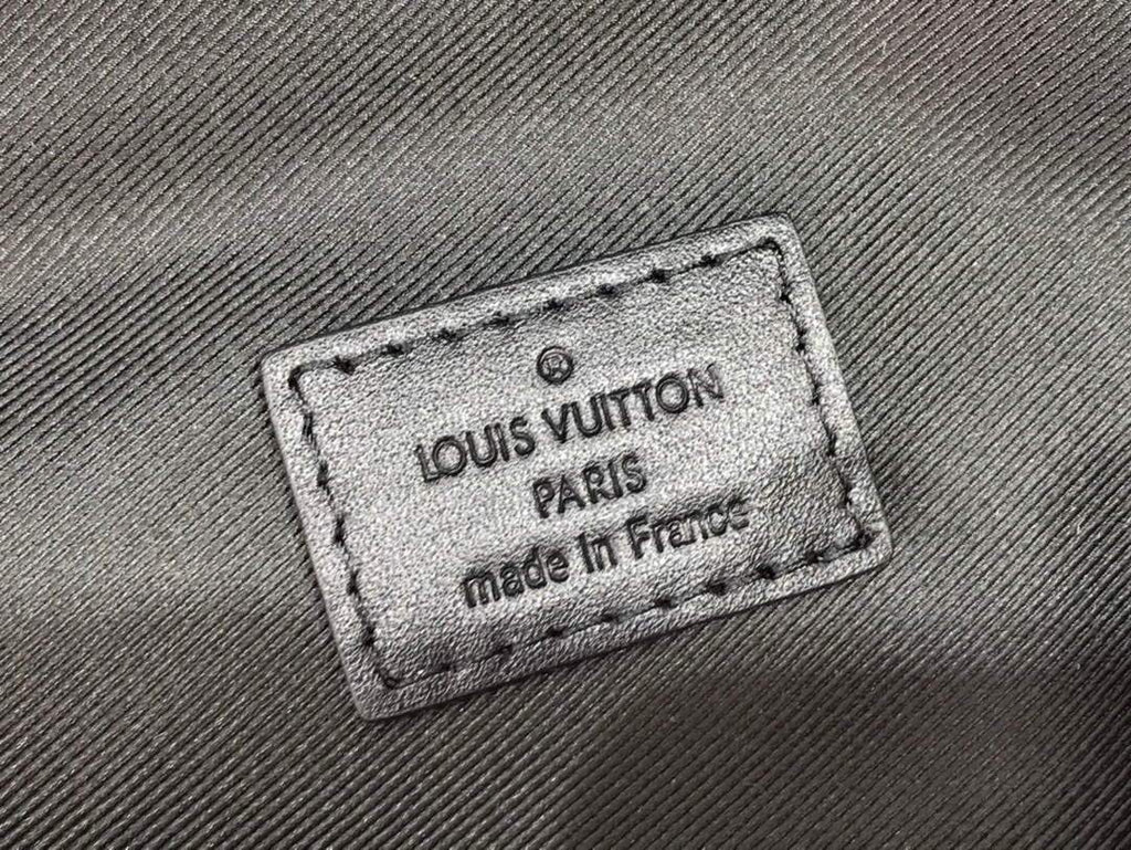 LV M44388 Louis Vuitton Discovery Bumbag Monogram Black