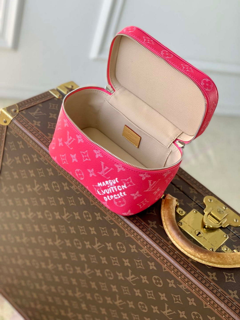 LV M44495 Louis Vuitton Nice Mini Beauty Case Fuchsia