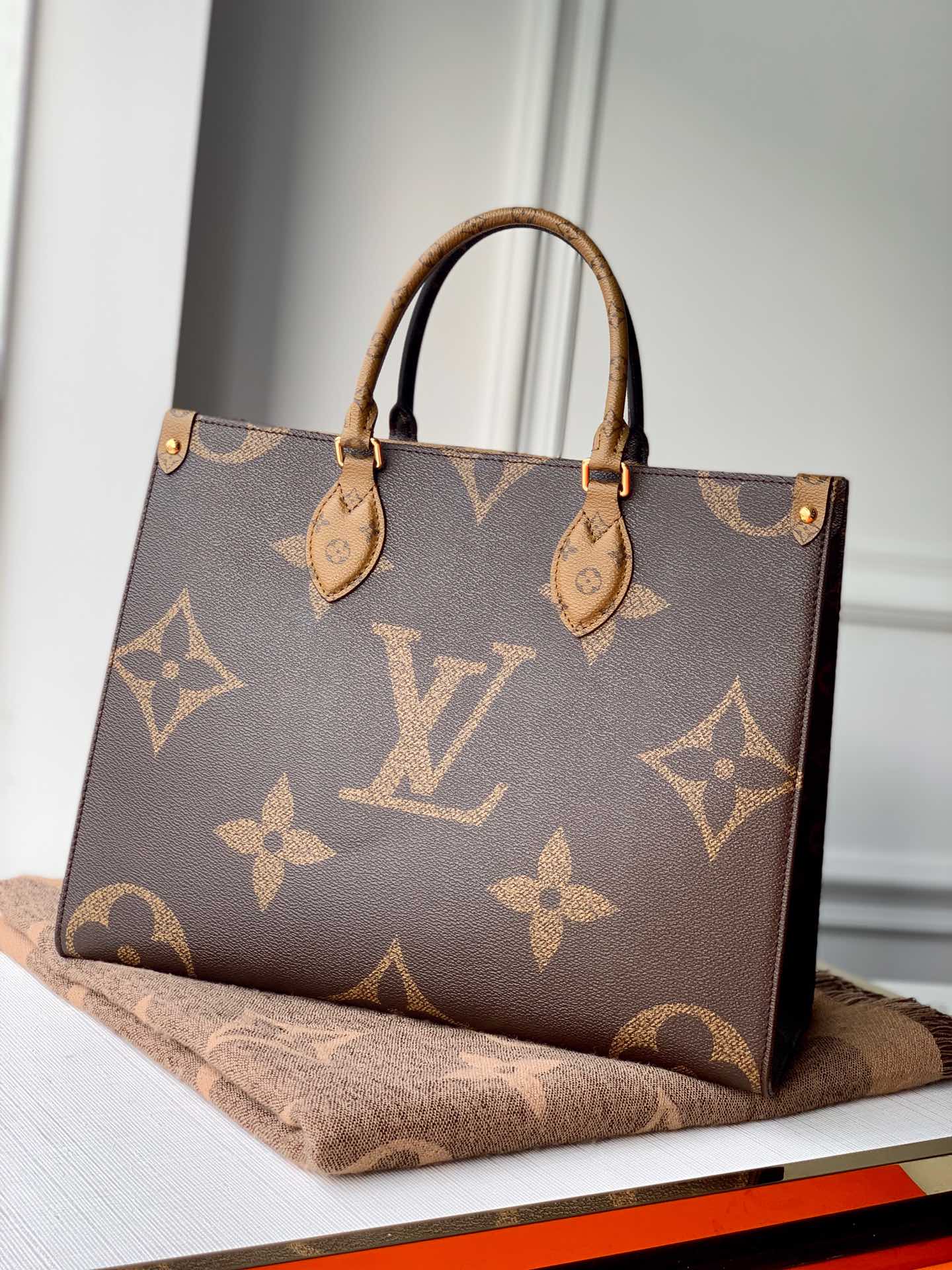 LV M45321 Louis Vuitton Onthego MM Bag M45320 Monogram and Monogram Reverse - Default Title - View 1