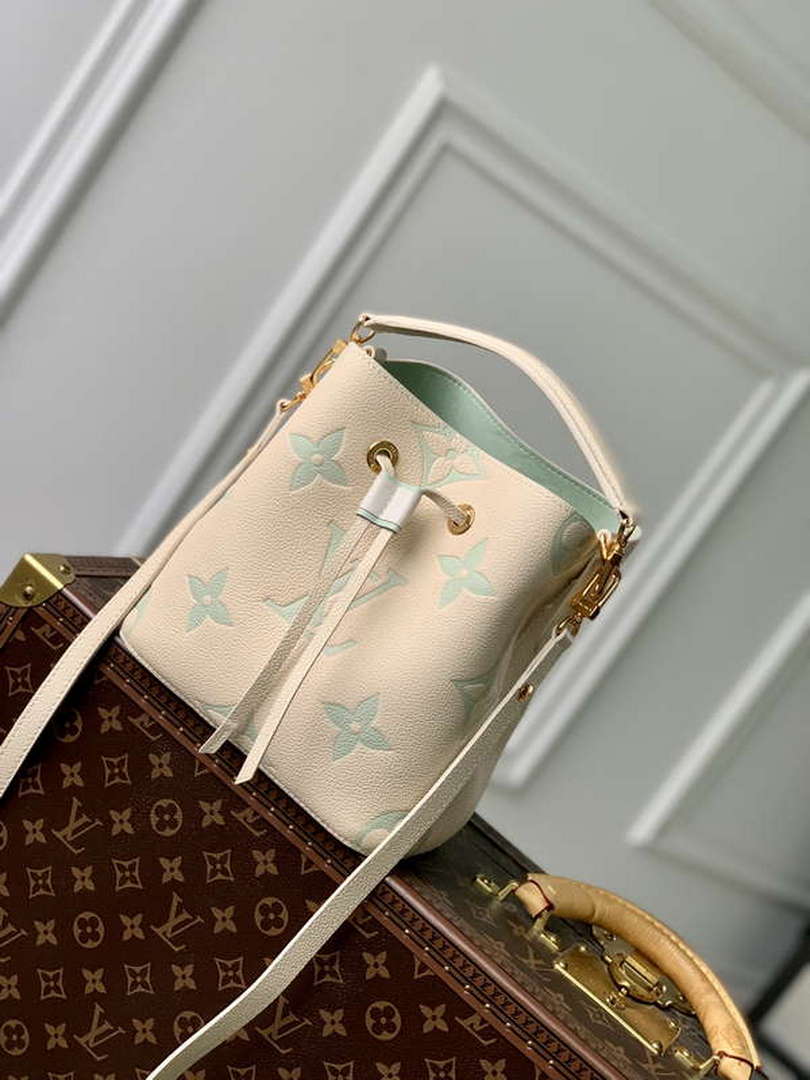 LV M24048 Louis Vuitton N¨¦oNo¨¦ BB Bucket Bag Latte White Matcha