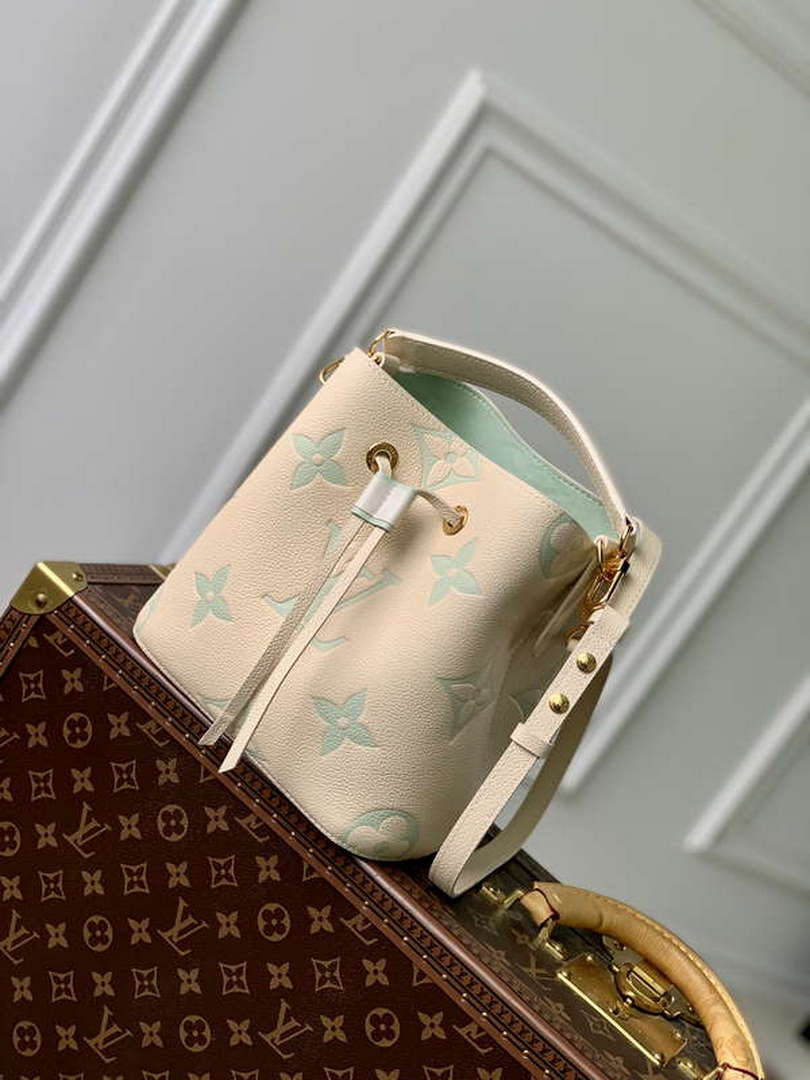LV M24048 Louis Vuitton N¨¦oNo¨¦ BB Bucket Bag Latte White Matcha