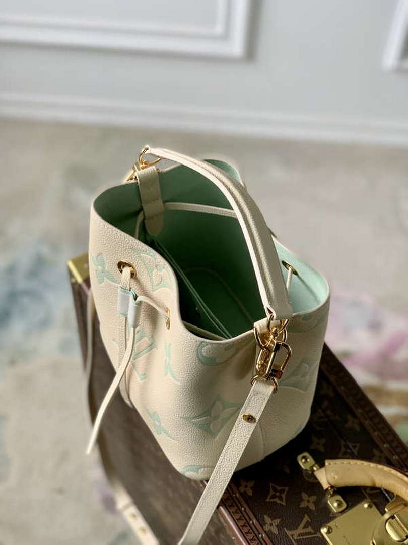 LV M24048 Louis Vuitton N¨¦oNo¨¦ BB Bucket Bag Latte White Matcha