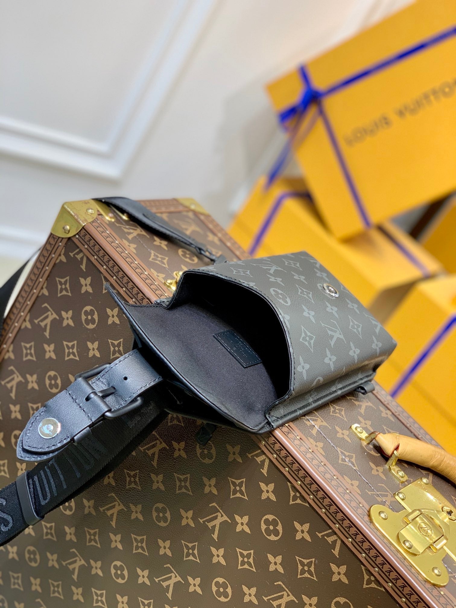 LV M45912 Louis Vuitton Saumur slingbag Monogram eclipse - Default Title - View 8