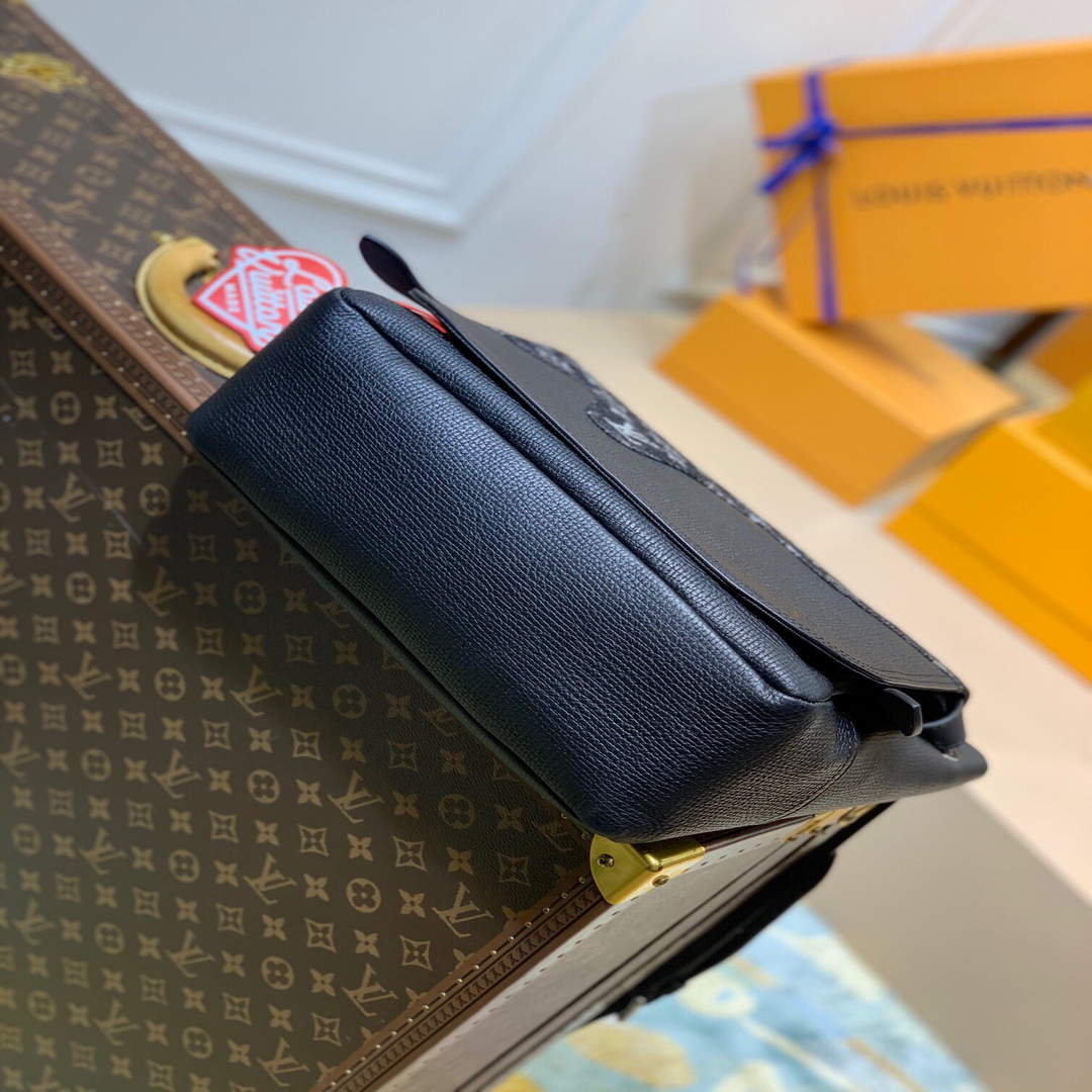 LV M45971 Louis Vuitton Besace Tokyo Bag - Default Title - View 3