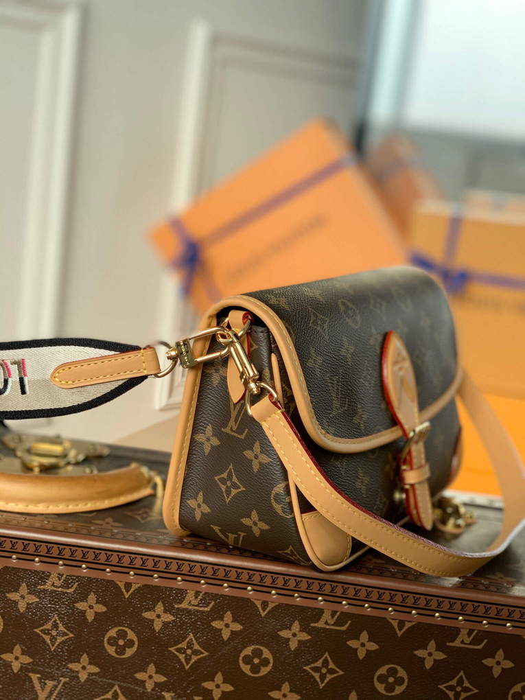 LV M45985 Louis Vuitton Diane Bag Monogram M46049 - Default Title - View 2