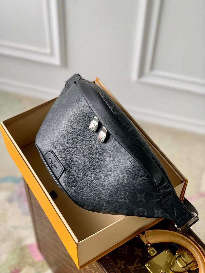 LV M46035 Louis Vuitton Discovery Bumbag PM Black - Default Title - View 1