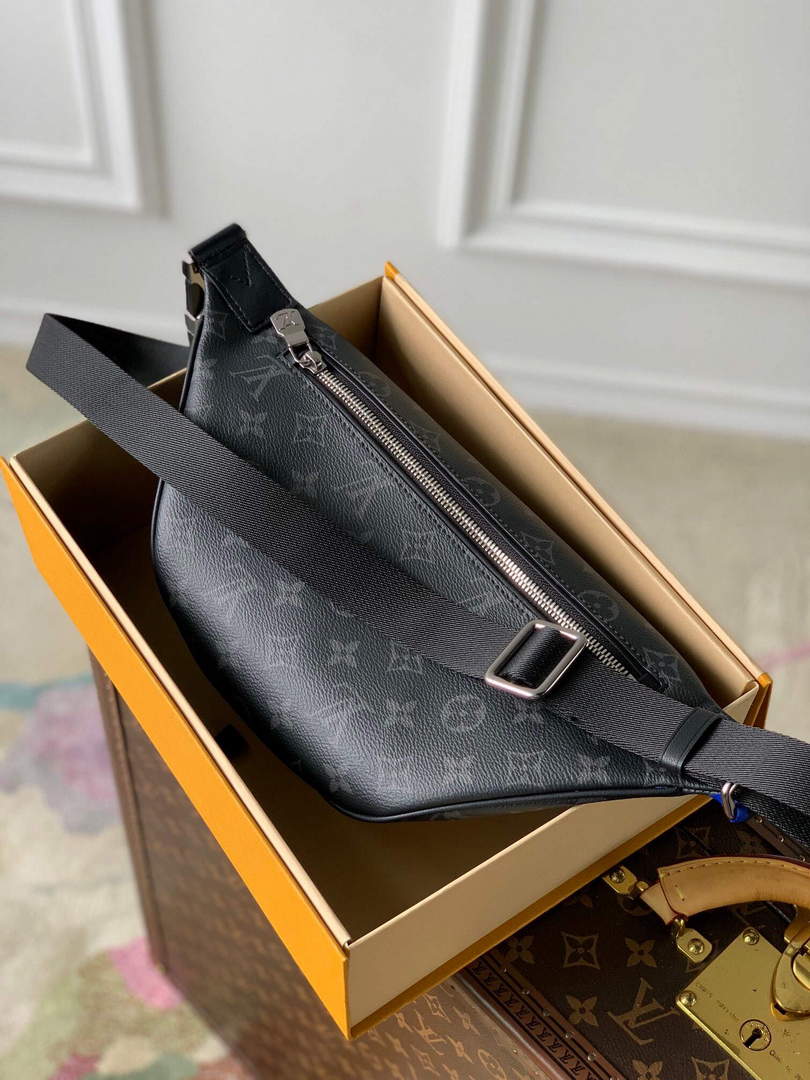 LV M46035 Louis Vuitton Discovery Bumbag PM Black - Default Title - View 2