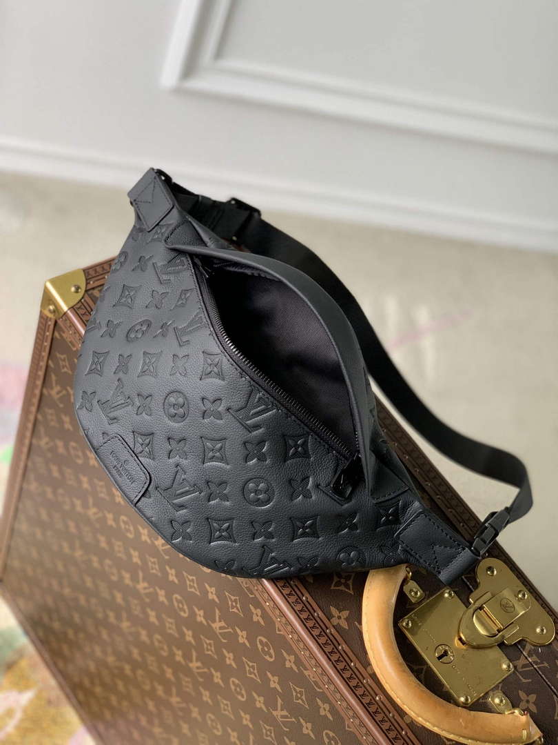 LV M46036 Louis Vuitton Discovery PM Bumbag Black - Default Title - View 4