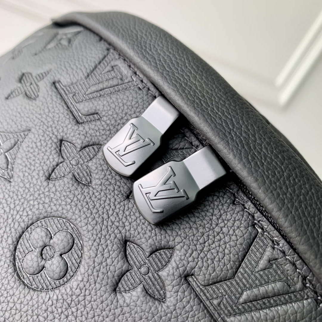 LV M46036 Louis Vuitton Discovery PM Bumbag Black