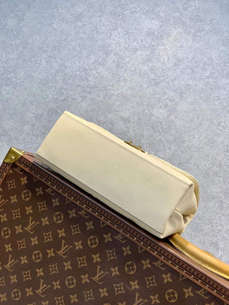 LV M46041 Louis Vuitton Madeleine MM Handbag Cr¨¨me Beige