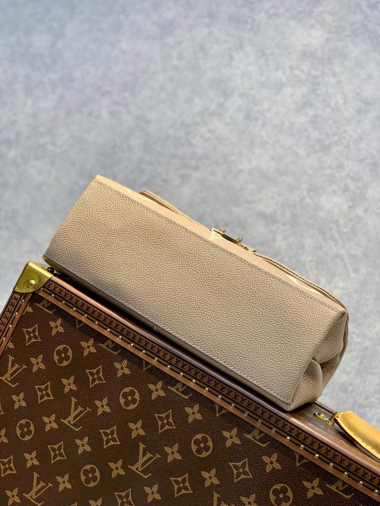 LV M46041 Louis Vuitton Madeleine MM Handbag Embossed Grained Cowhide Leather - Default Title - View 4