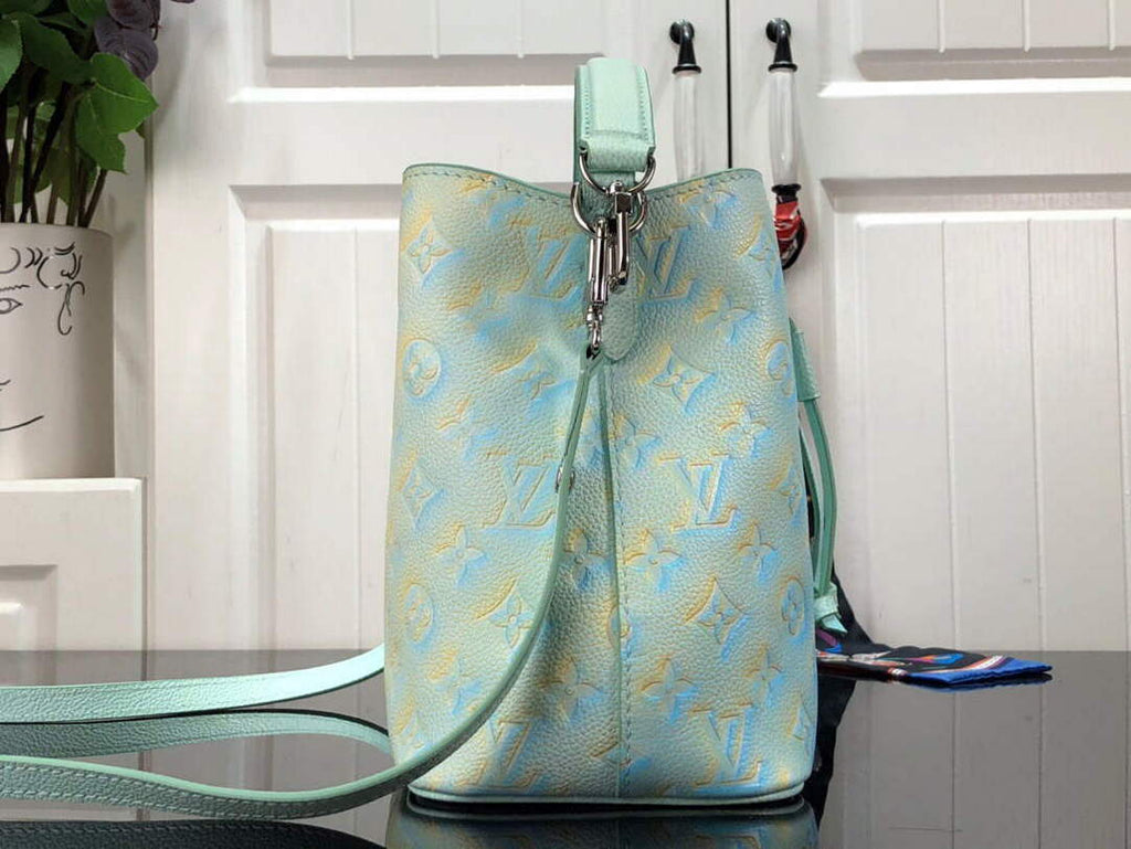 LV M46173 Louis Vuitton N¨¦ONO¨¦ BB Bucket Bag Vert d'eau Green