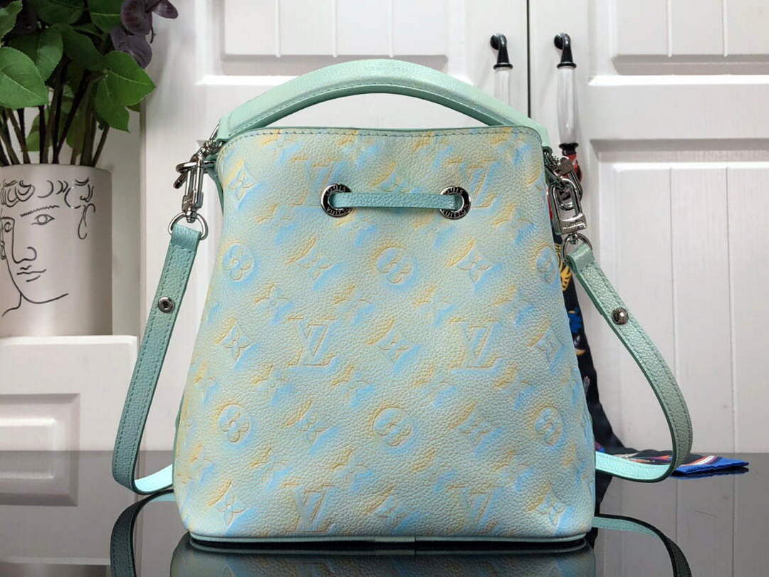 LV M46173 Louis Vuitton N¨¦ONO¨¦ BB Bucket Bag Vert d'eau Green