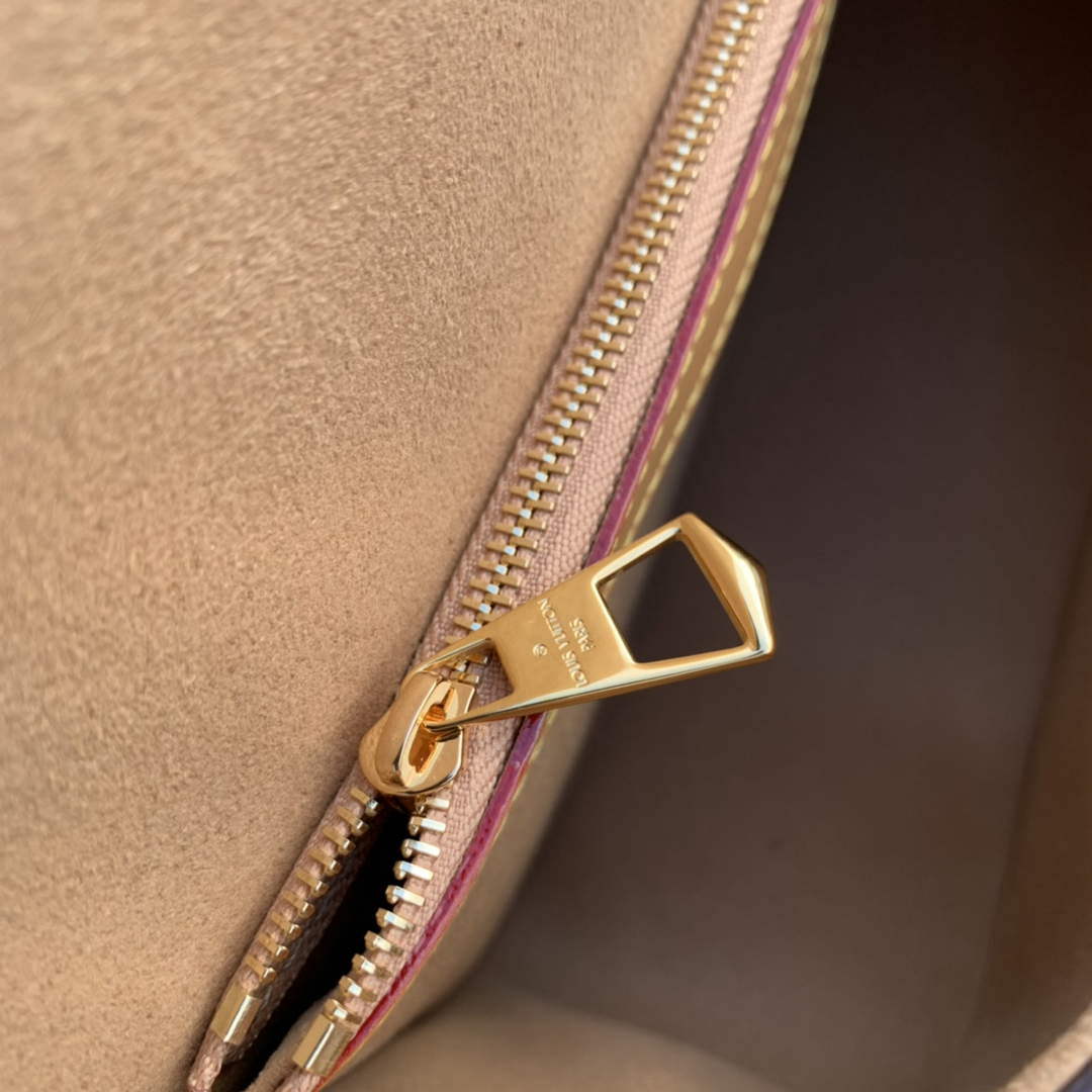 LV M46317 Louis Vuitton Diane Monogram Handbag - Default Title - View 9