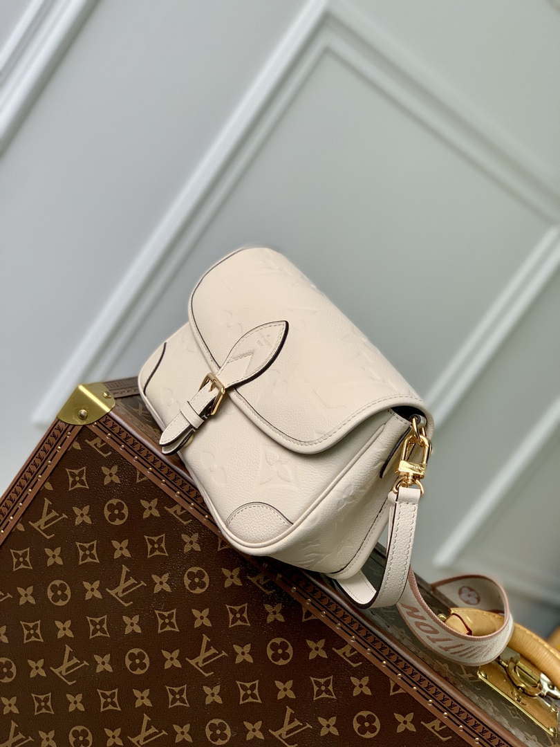 LV M46388 Louis Vuitton Diane Monogram Empreinte Leather White - Default Title - View 3