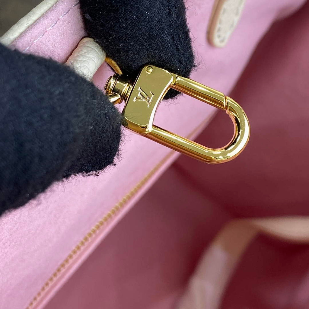 LV M46416 Louis Vuitton LV x YK OnTheGo MM Bag White