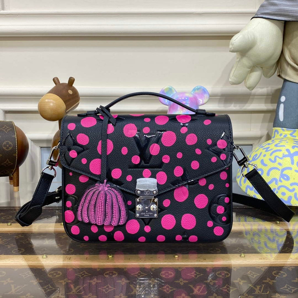 LV M46420 Louis Vuitton LV x YK Pochette M¨¦tis Black/Fuchsia