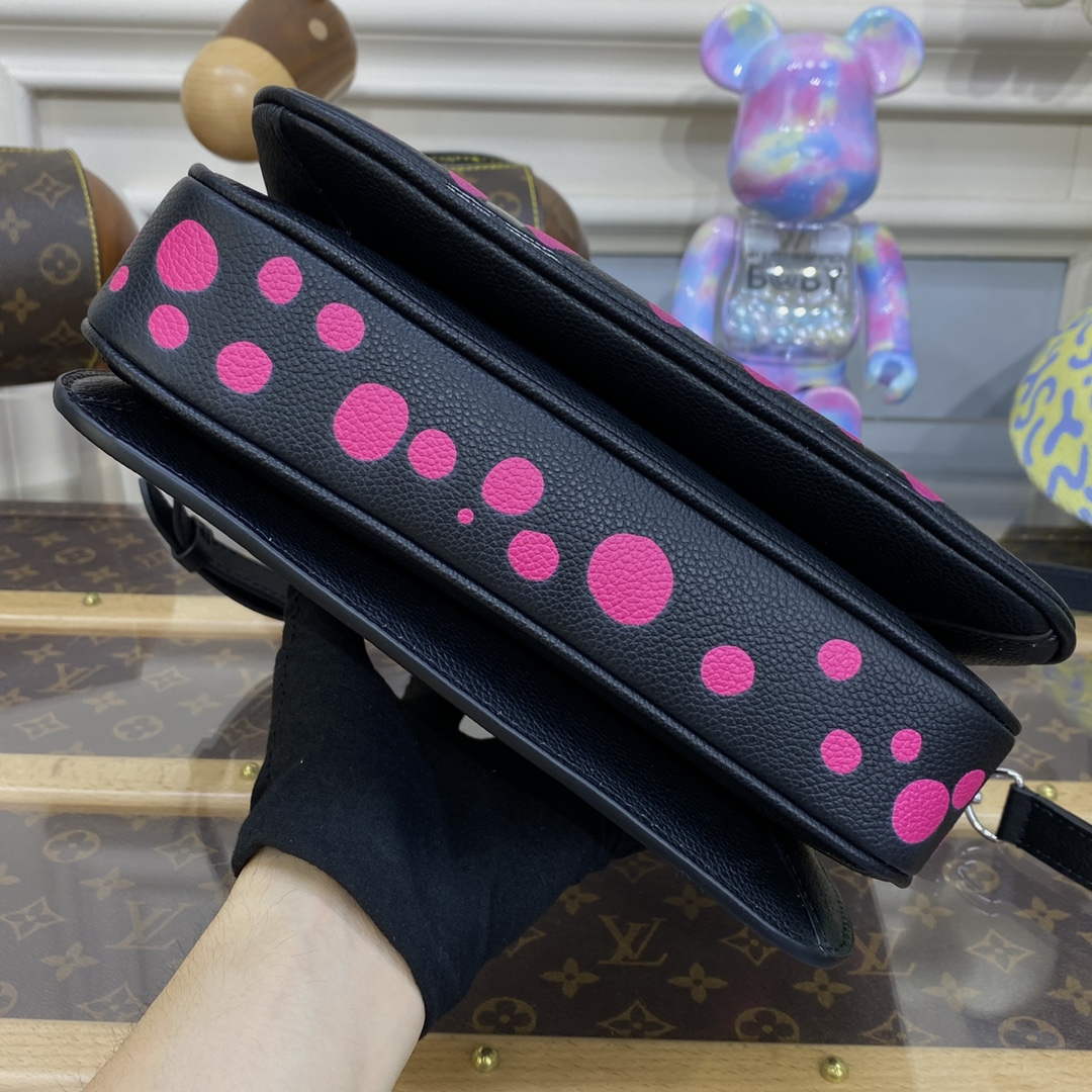 LV M46420 Louis Vuitton LV x YK Pochette M¨¦tis Black/Fuchsia