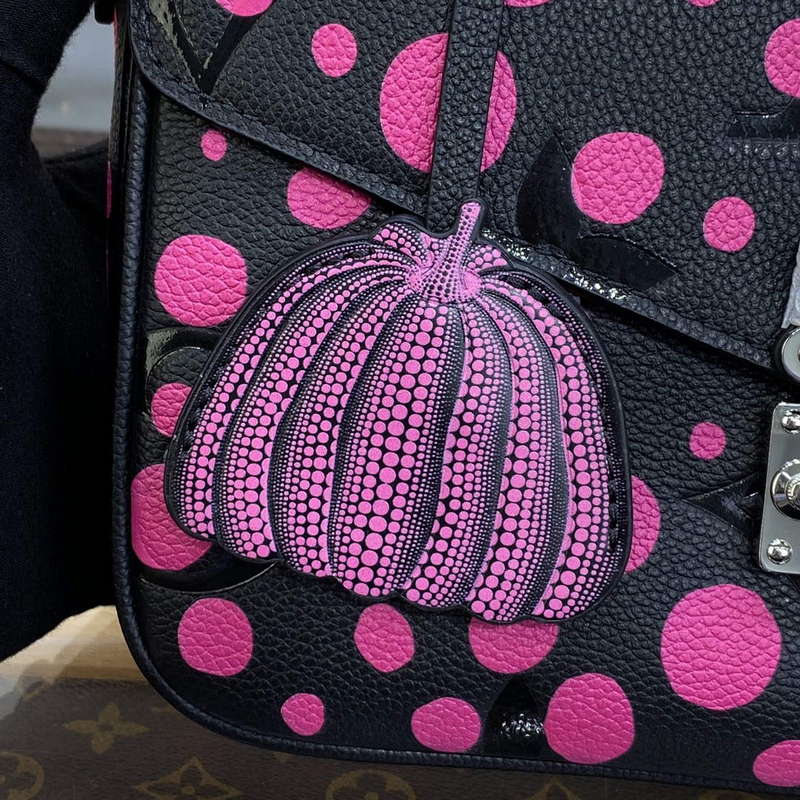 LV M46420 Louis Vuitton LV x YK Pochette M¨¦tis Black/Fuchsia