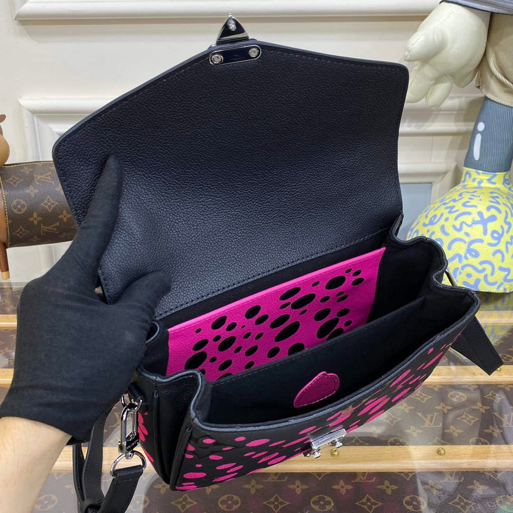 LV M46420 Louis Vuitton LV x YK Pochette M¨¦tis Black/Fuchsia