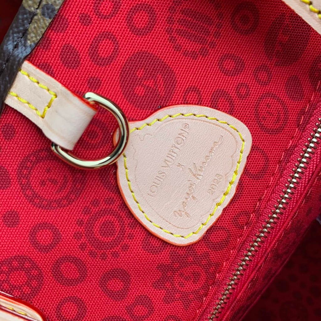 LV M46429 Louis Vuitton LV x YK OnTheGo MM Bag