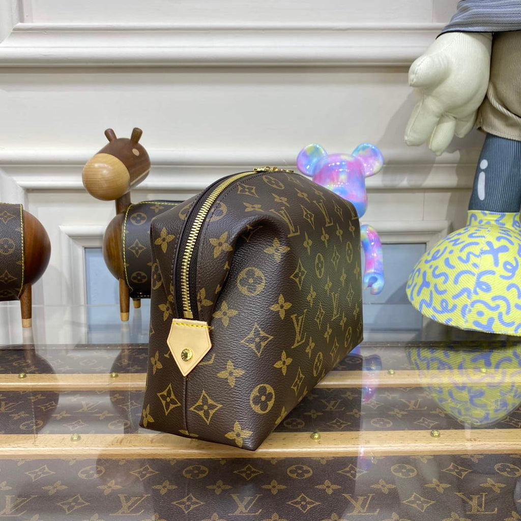 LV M46458 Louis Vuitton Cosmetic Pouch GM