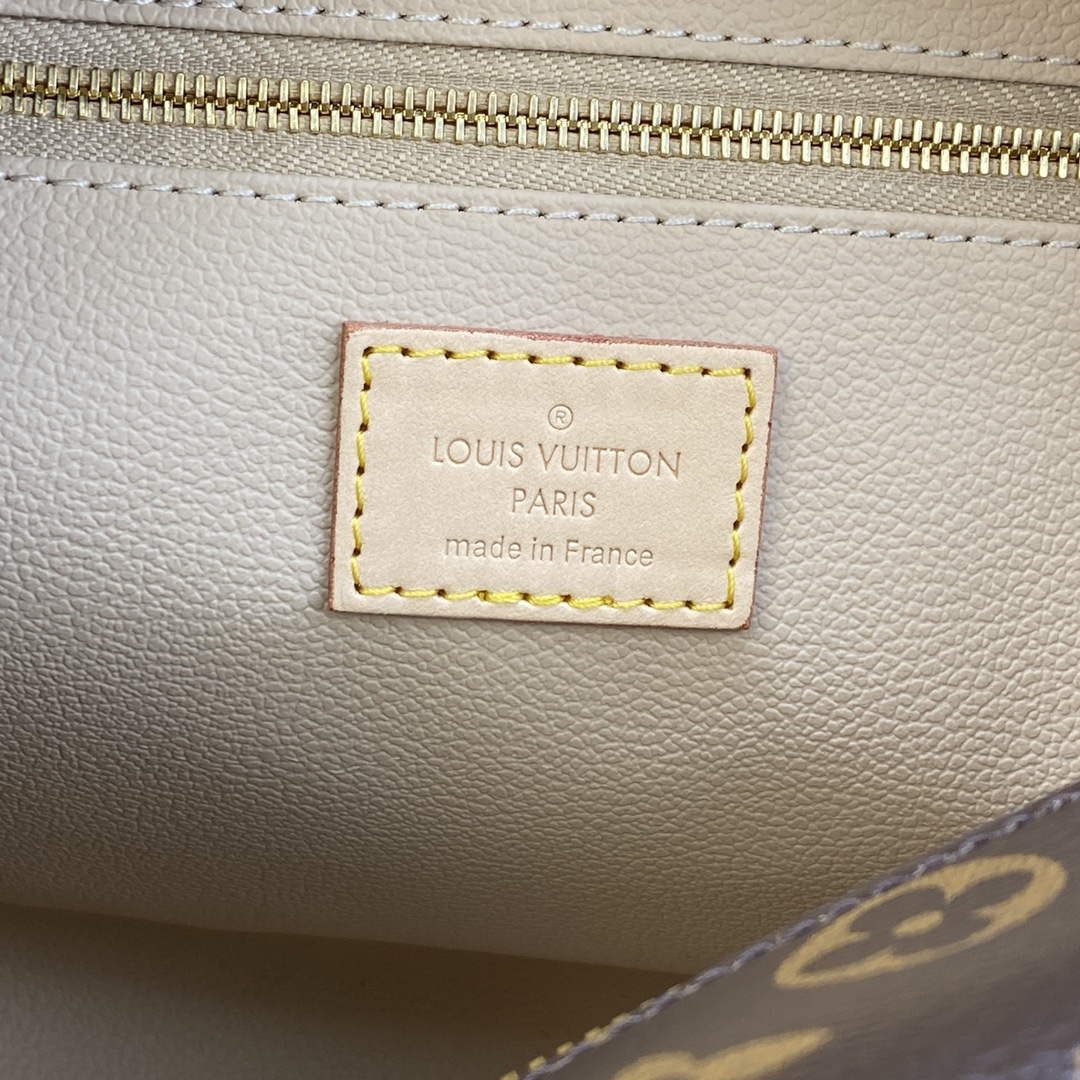 LV M46458 Louis Vuitton Cosmetic Pouch GM