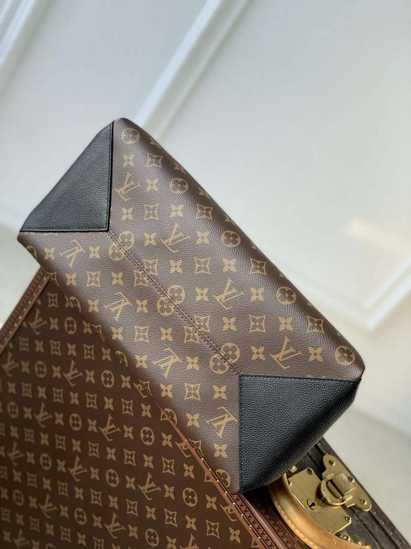 LV M46508 Louis Vuitton Vend?me MM Bag Black - Default Title - View 3
