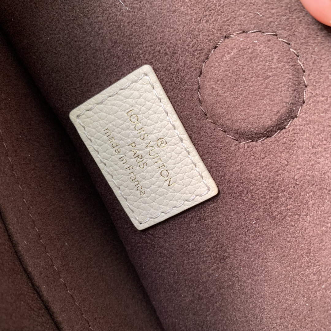 LV M46508 Louis Vuitton Vend?me MM Bag White