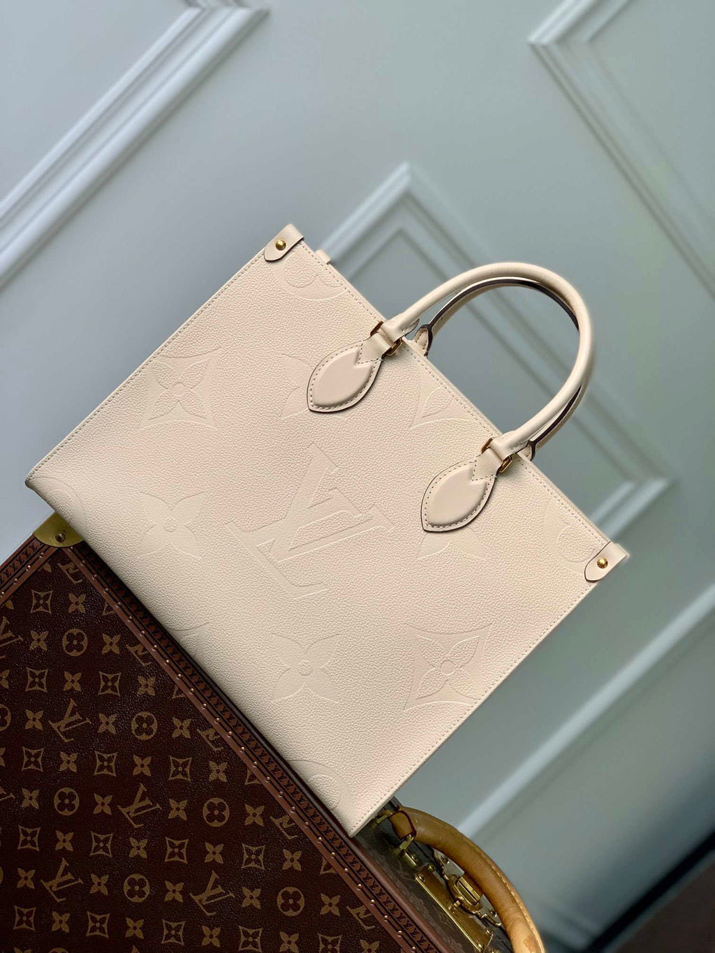 LV M46531 Louis Vuitton OnTheGo MM Bag Monogram Empreinte Beige