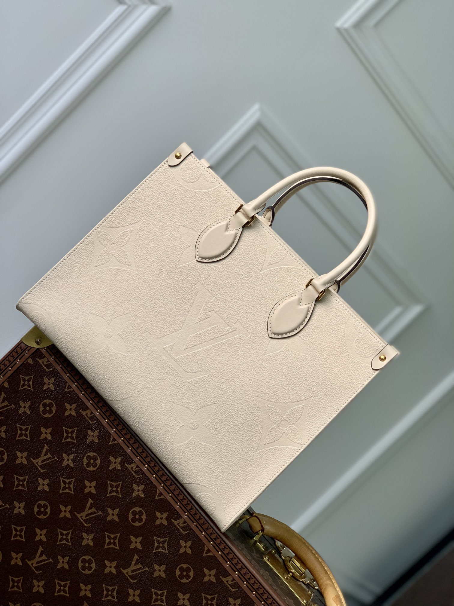 LV M46531 Louis Vuitton OnTheGo MM Bag Monogram Empreinte Beige