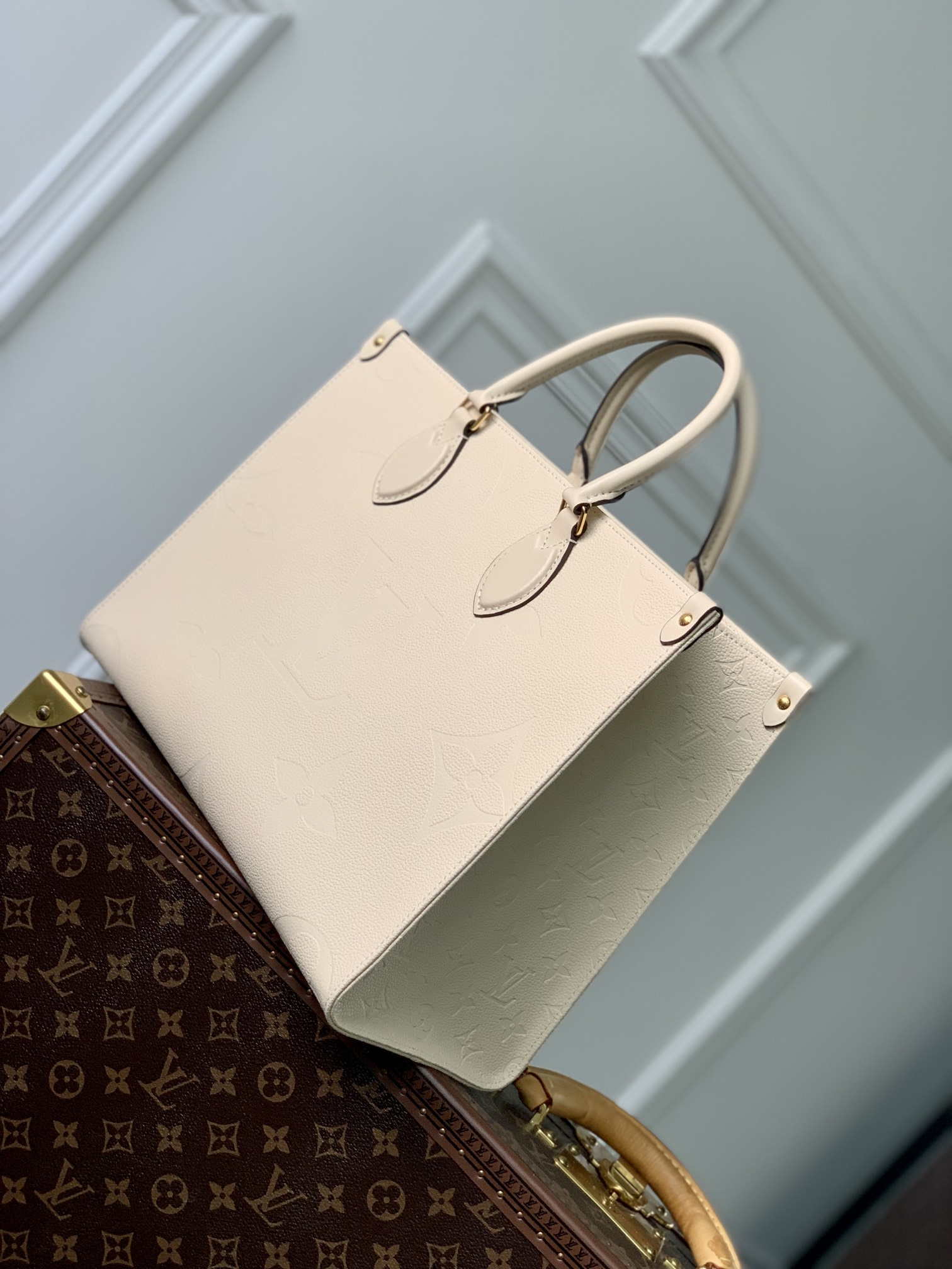 LV M46531 Louis Vuitton OnTheGo MM Bag Monogram Empreinte Beige - Default Title - View 2