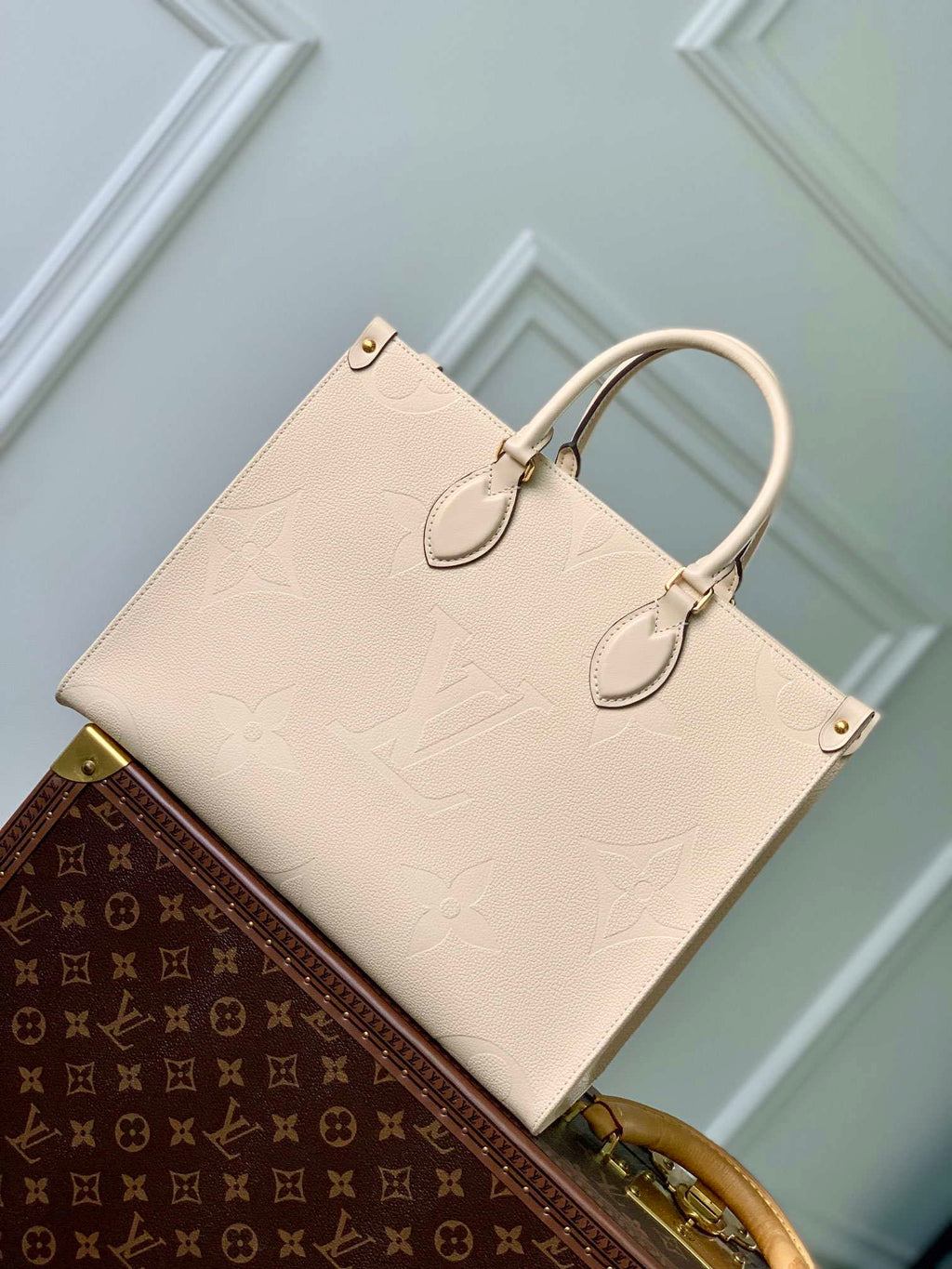 LV M46531 Louis Vuitton OnTheGo MM Bag Monogram Empreinte Beige
