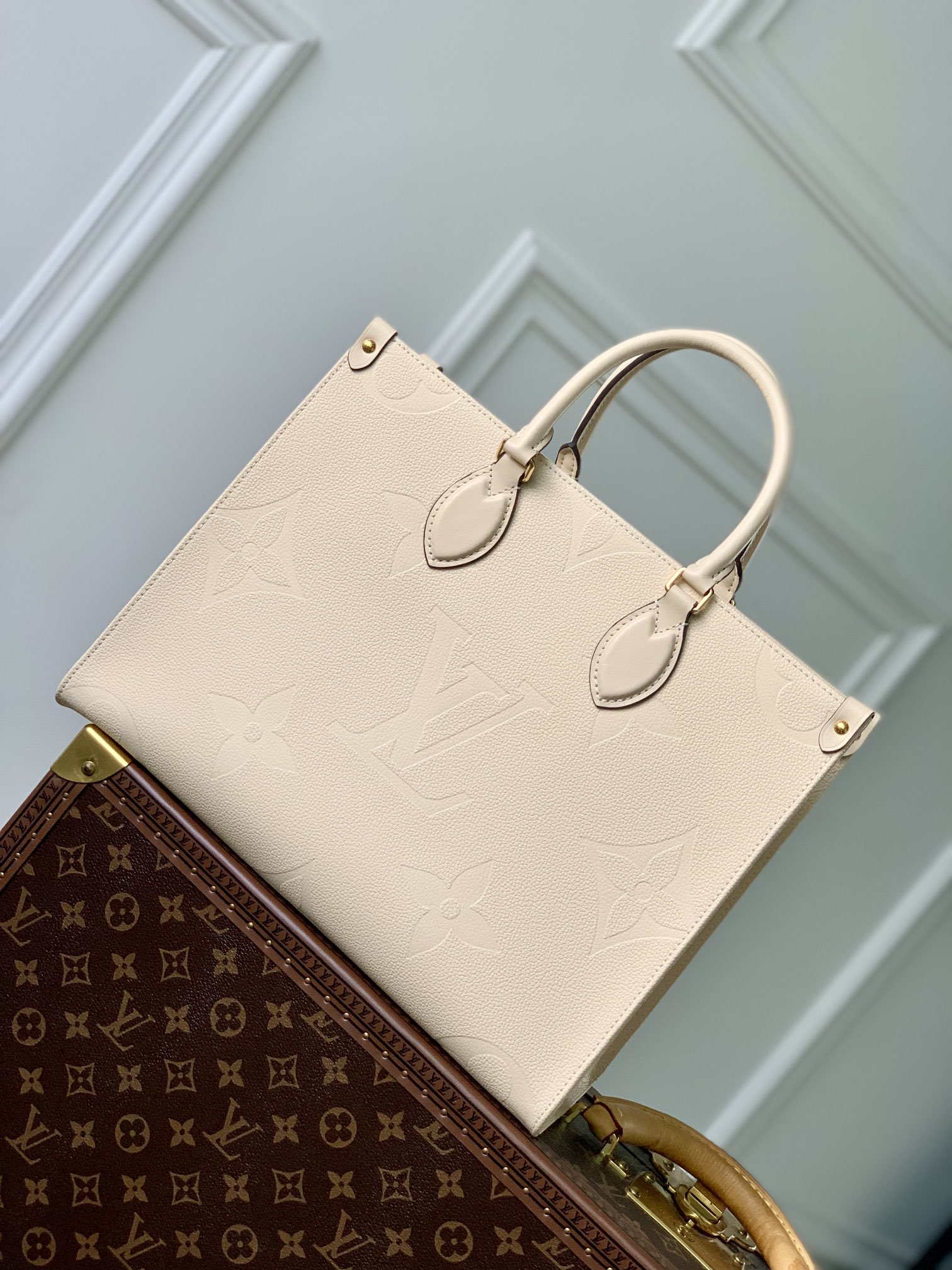 LV M46531 Louis Vuitton OnTheGo MM Bag Monogram Empreinte Beige