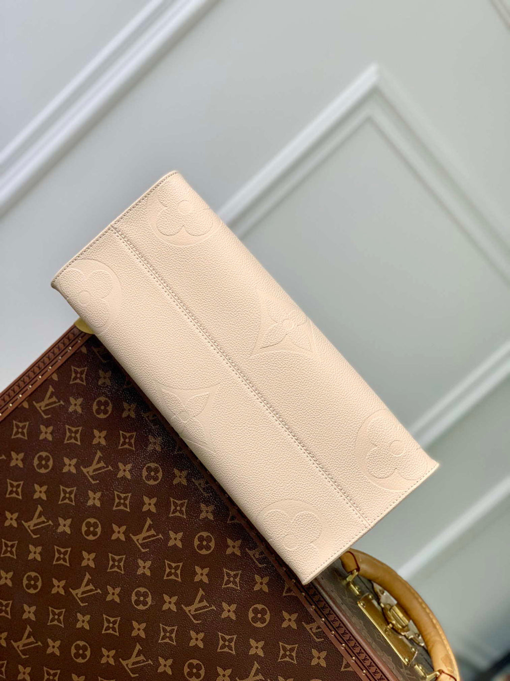 LV M46531 Louis Vuitton OnTheGo MM Bag Monogram Empreinte Beige