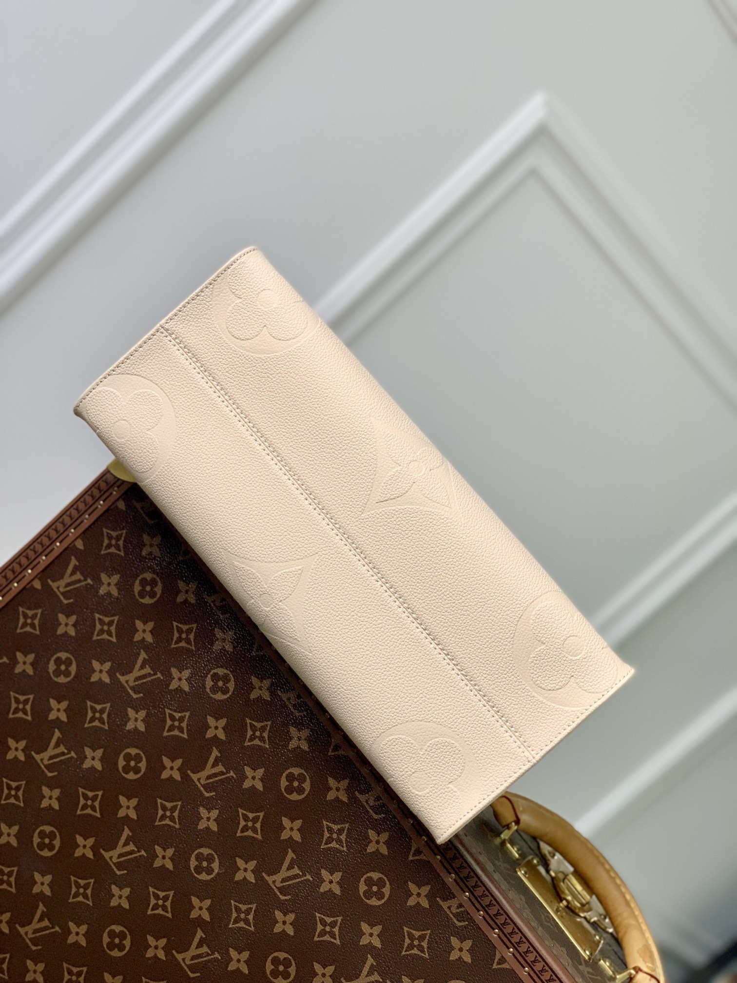 LV M46531 Louis Vuitton OnTheGo MM Bag Monogram Empreinte Beige - Default Title - View 4