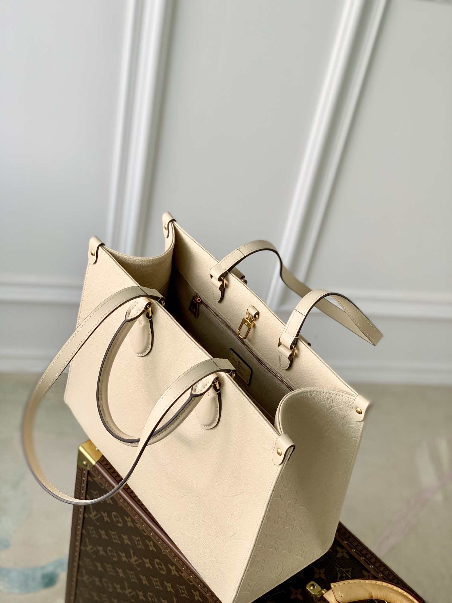LV M46531 Louis Vuitton OnTheGo MM Bag Monogram Empreinte Beige - Default Title - View 6
